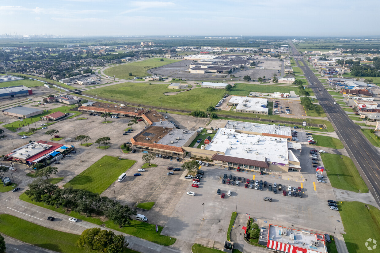 Regional Plaza Shopping Center (Port Arthur, TX)